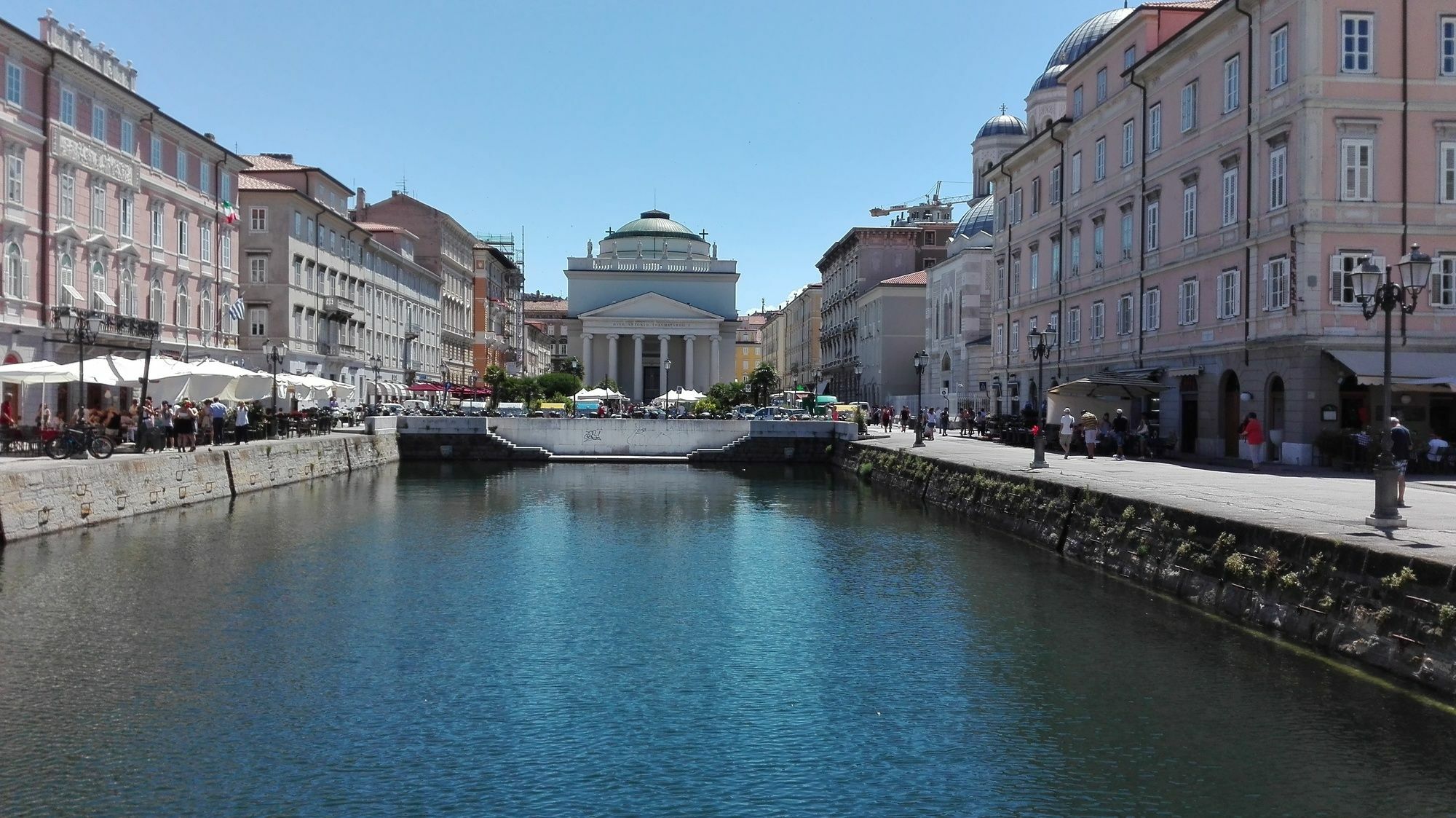 Brilliant Camere Trieste Luaran gambar